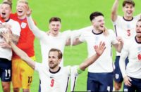 England players celebrate with Harry Kane