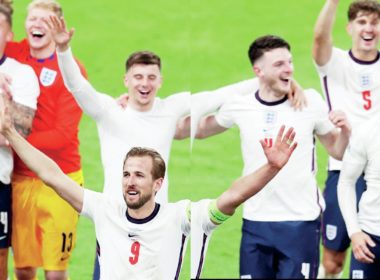 England players celebrate with Harry Kane